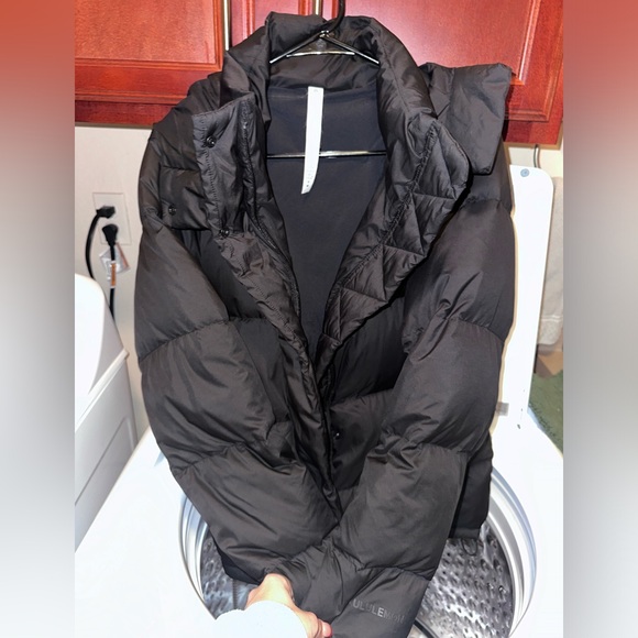 lululemon puffer size 8 
Detachable hood
no signs of wear
keeps you so warm - Picture 4 of 4